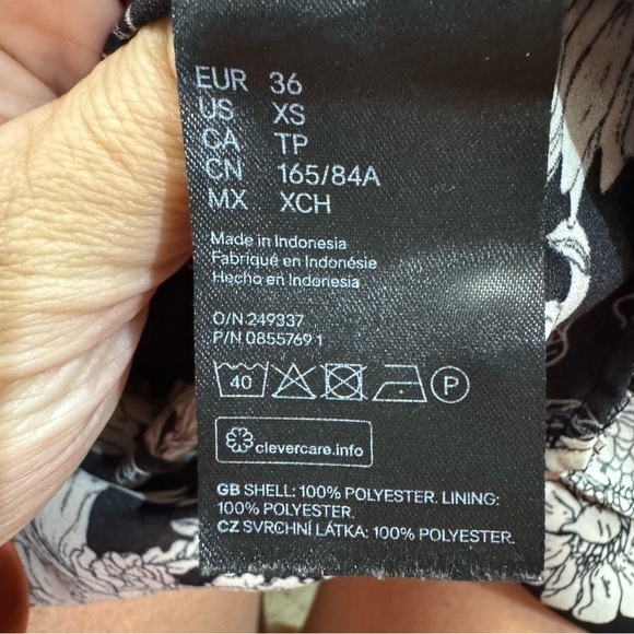 H&M Black & White Floral Blouse – XS - Picture 5 of 6